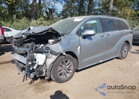 2021 Toyota Sienna Xle z USA, uszkodzony, nr VIN 5TDJRKEC3MS037460